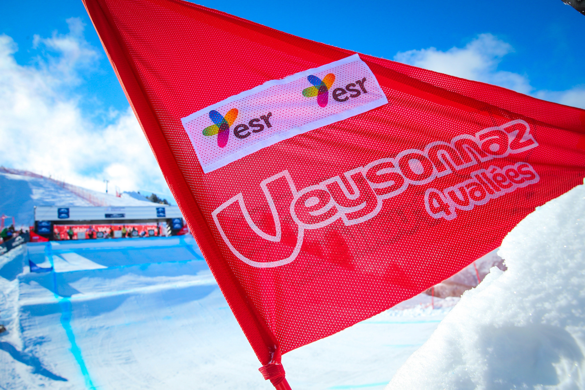 Grondin and Bankes secure gold on latest leg of Snowboard Cross World Cup in Veysonnaz