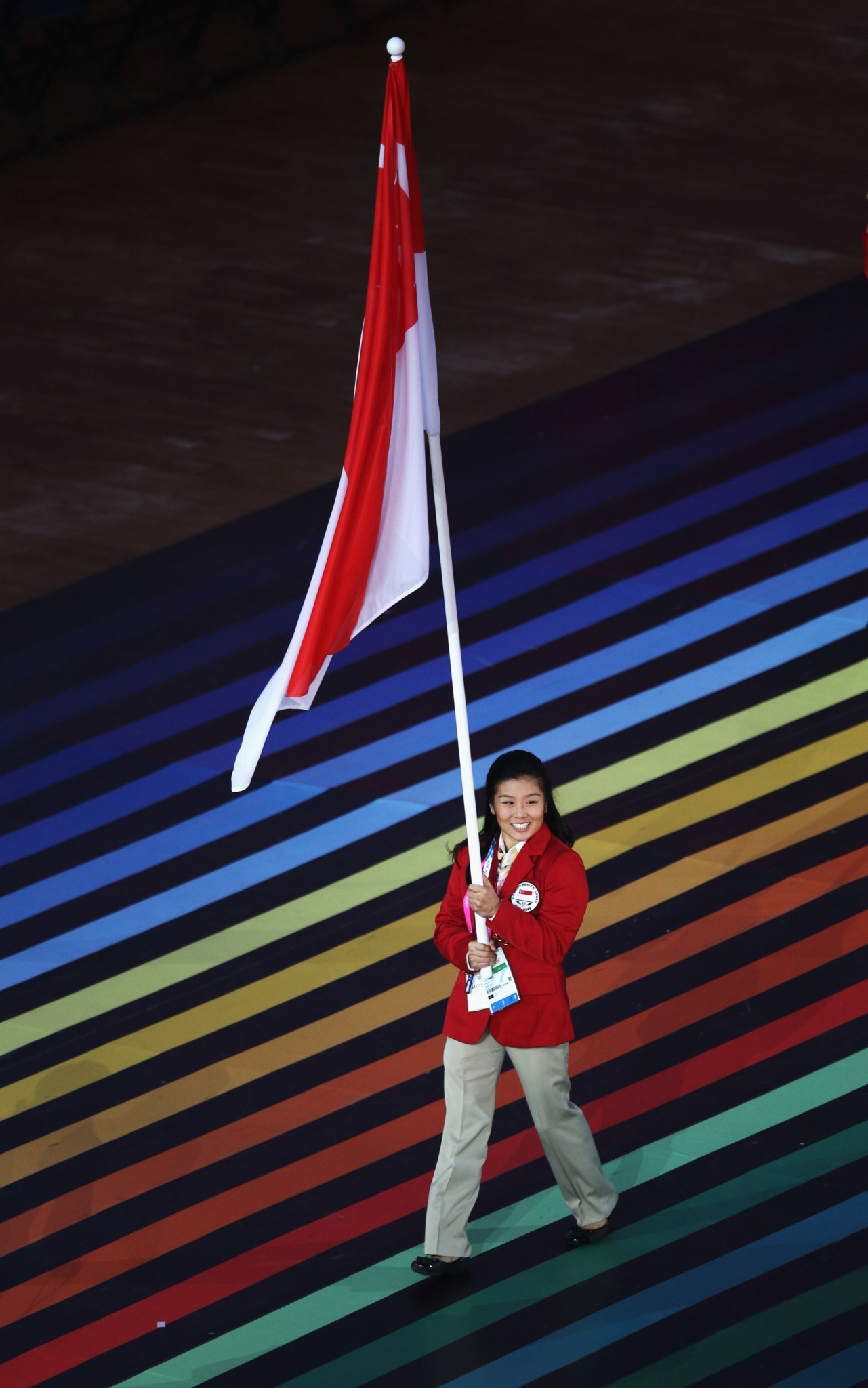 Lim Heem Wei carrying the Singapore flag at the Glasgow 2014 Opening Ceremony ©Getty Images