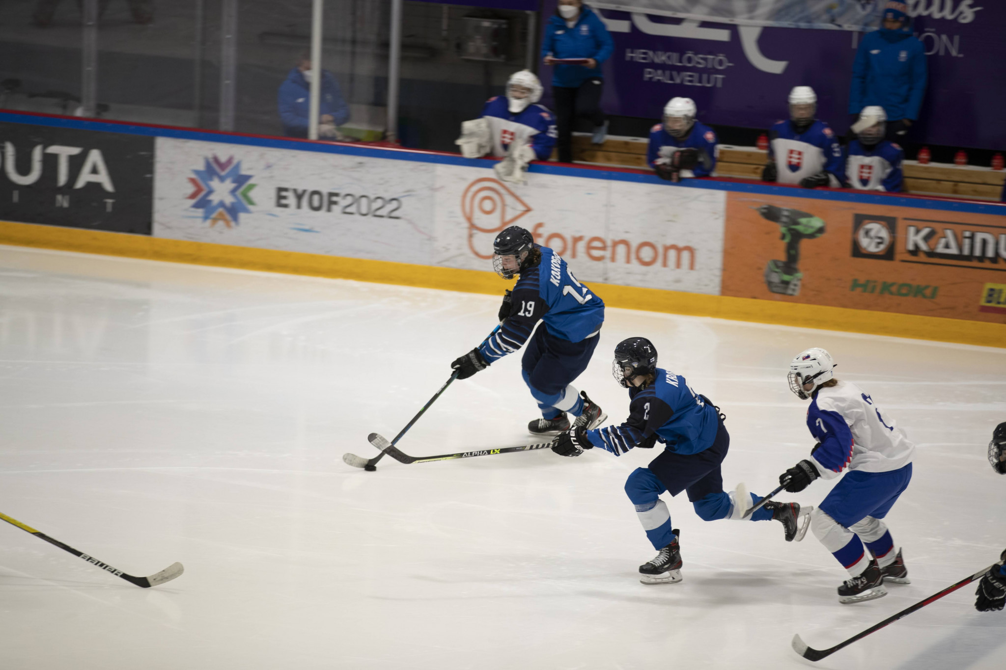 Hosts Finland struck a late winner to beat Slovakia 3-2 in the first match of the girls' ice hockey tournament ©Nejat Volkan Polat/EYOF Vuokatti 2022