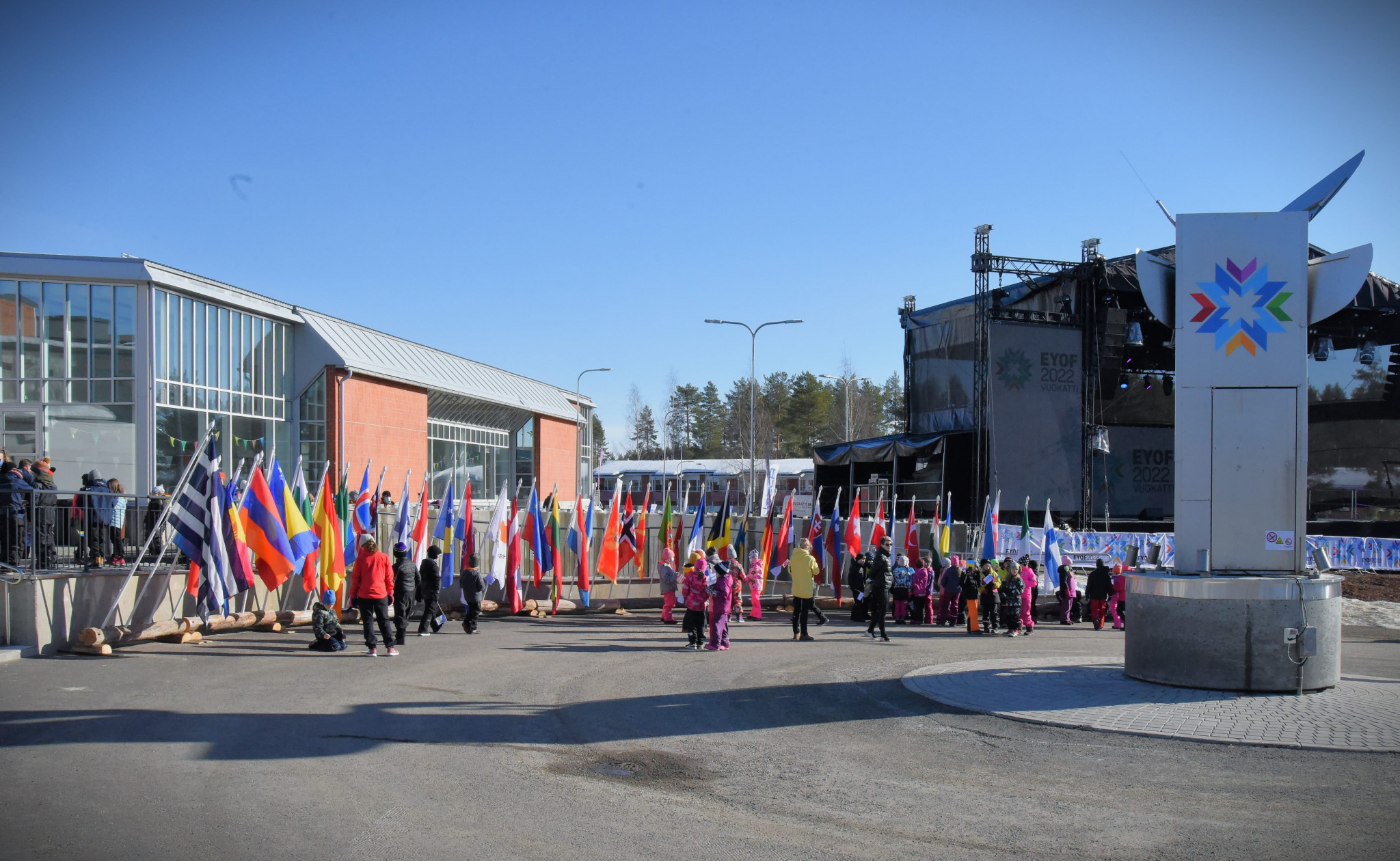 A total of 44 countries are featuring at the Winter EYOF in Vuokatti, with the flags displayed alongside the burning Flame of Peace ©Matti Leinonen/EYOF Vuokatti 2022