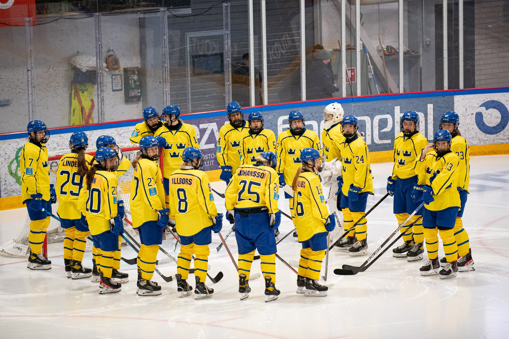 Sweden are also into the girls' ice hockey final, topping Group B with a dramatic 4-3 overtime win against hosts Finland ©Hannu Kilpeläinen/EYOF 2022 Vuokatti