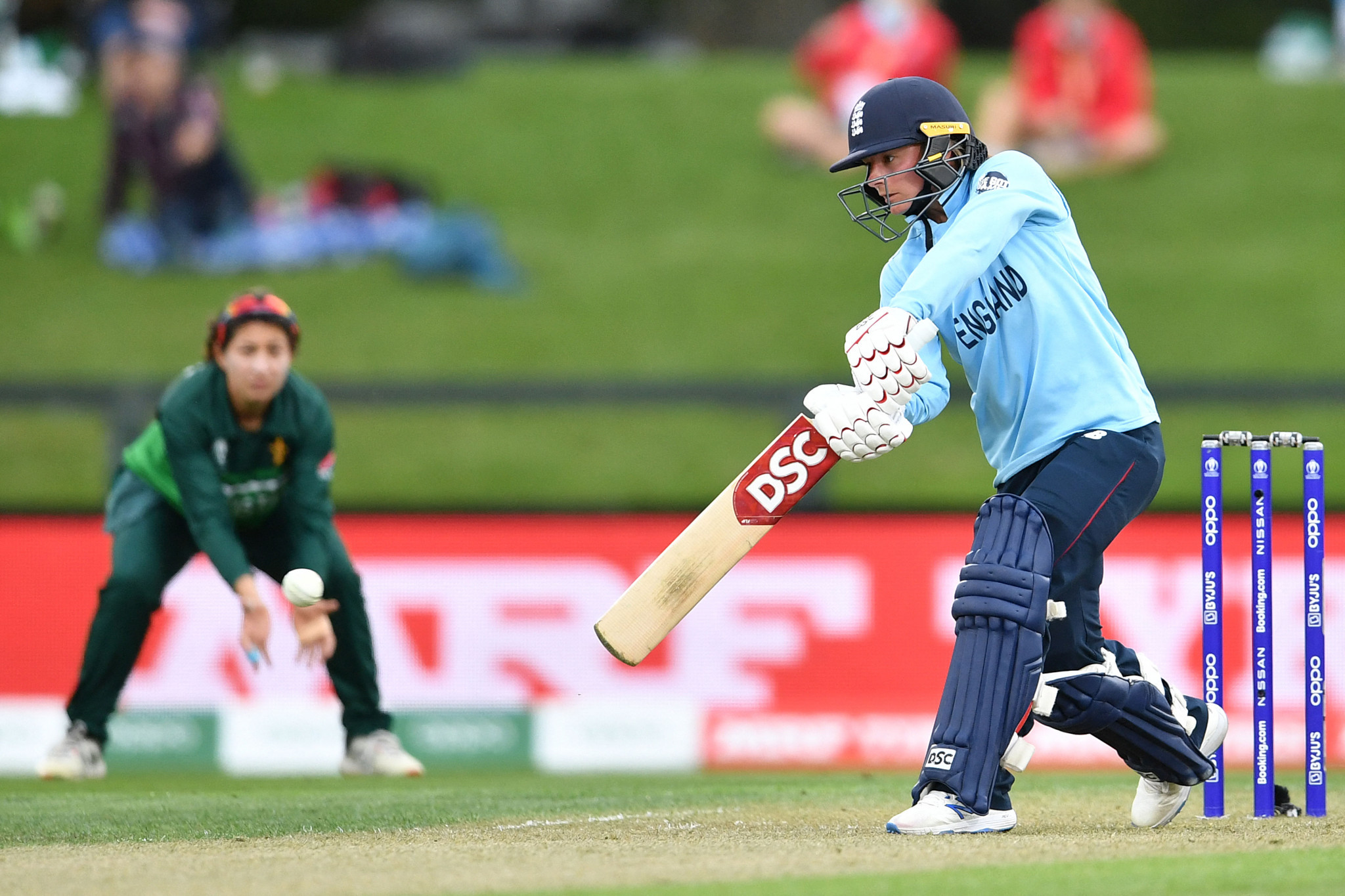 Holders England move a win away from qualifying for Women’s Cricket World Cup semi-finals after big victory over Pakistan