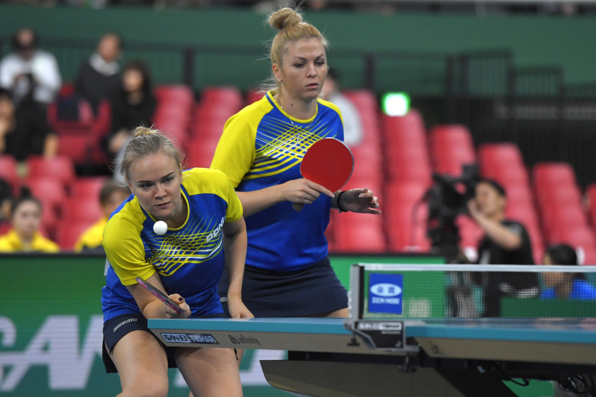 Ganna Gaponova, left, and Tetiana Bilenko, right will be in action at the WTT Star Contender in Doha ©Getty Images
