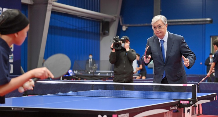 Kazakhstan President Kassym-Jomart Tokayev plays table tennis against a promising young player at the new centre in Almaty ©Kazakhstan NOC