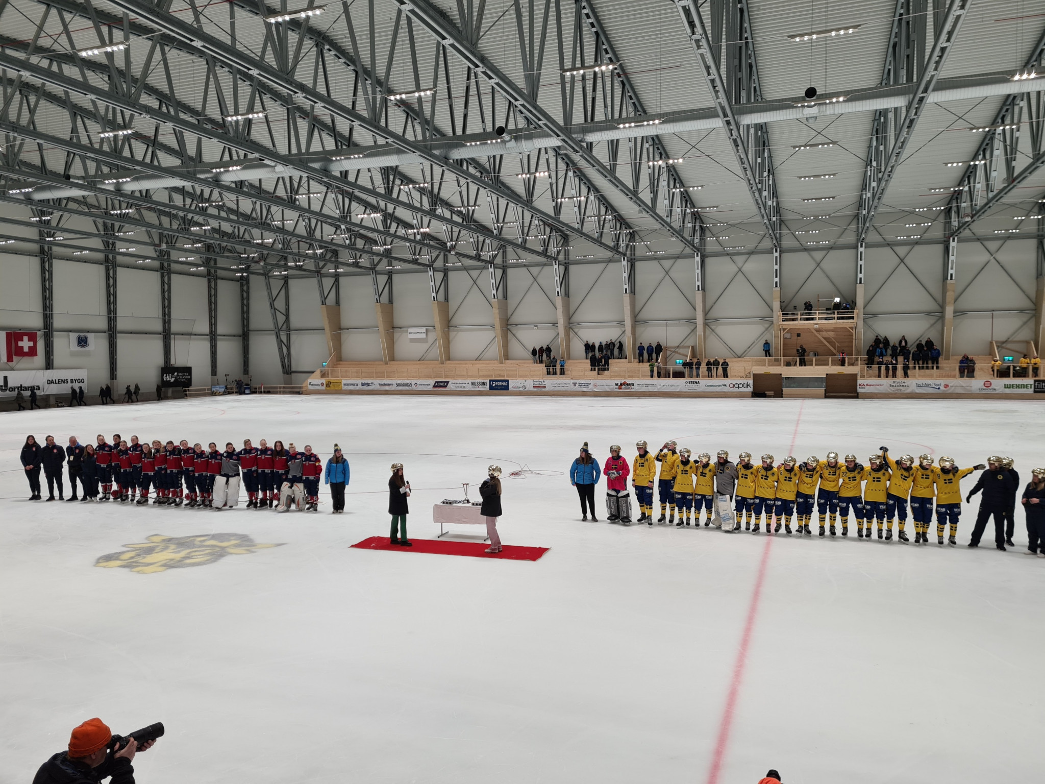 Sweden overcame Norway 12-0 in the gold medal match ©Federation of International Bandy