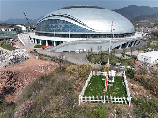 A portable meteorological station has been set up next to the new velodrome for the Hangzhou 2022 Asian Games ©Hangzhou 2022