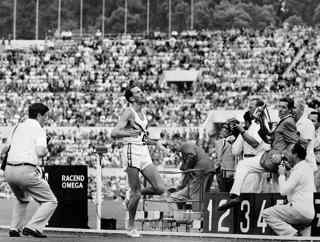 Australia's Herb Elliott, pictured breaking his own world record to win the 1960 Olympic 1500 metres title, retired aged 24 in 1962 having been unbeaten over the mile distance ©Getty Images