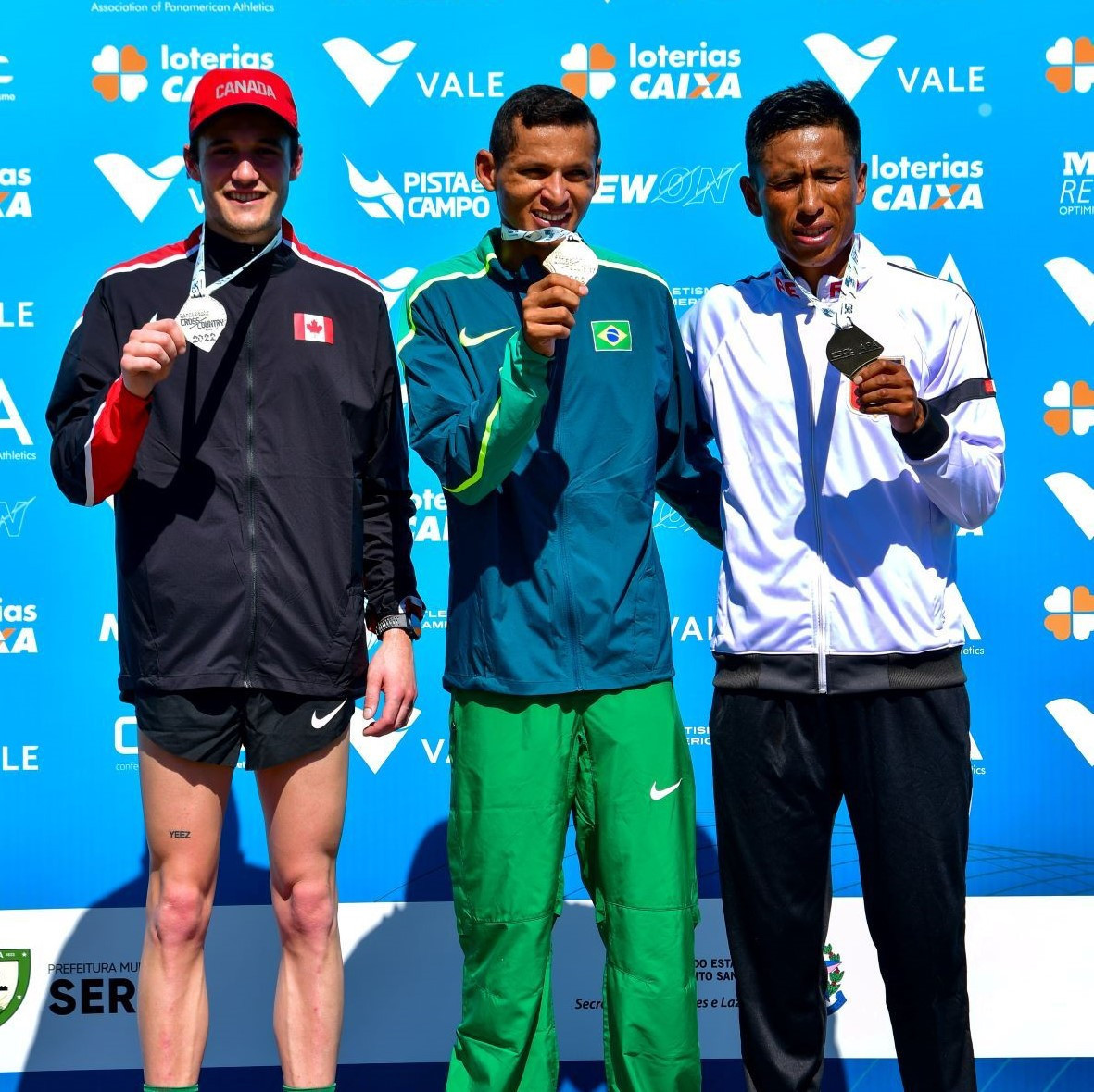The men's podium for the Pan American Cross Country Championships in Serra, with Brazil's Wendell Jeronimo Souza, centre the winner ©CBAt/Wagner Carmo 