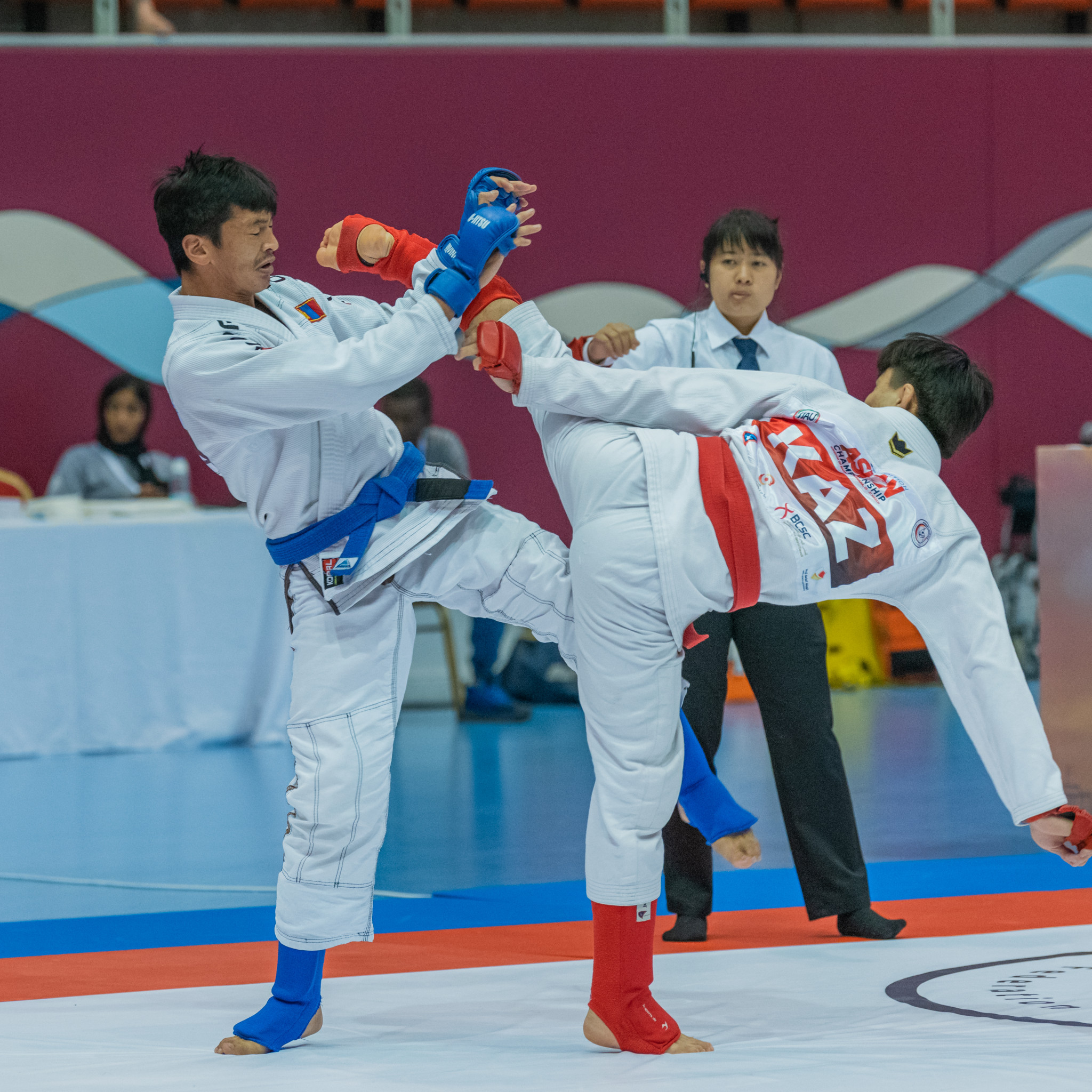 Athletes from Kazakhstan and Mongolia in action today in fighting ju-jitsu ©JJAU