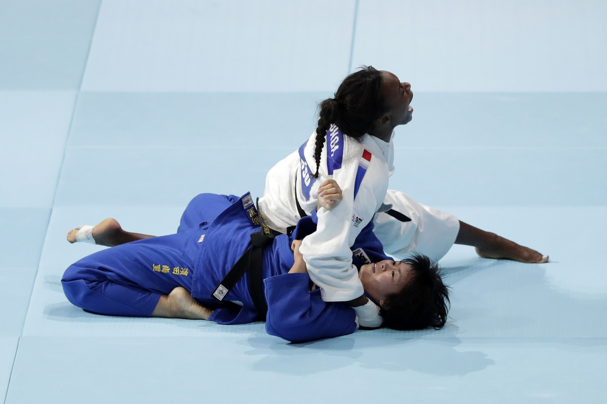 Madeleine Malonga, in white, is favourite for the women's under-78kg division in Antalya ©Getty Images