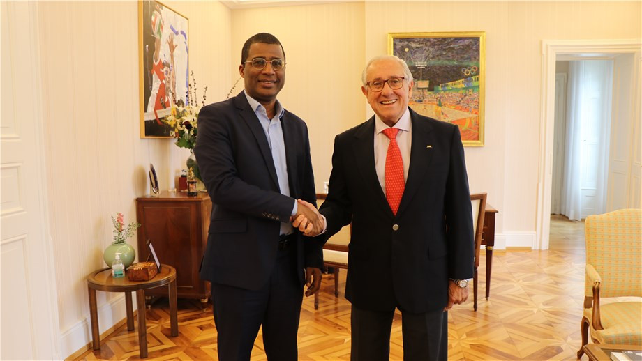 FIVB President meets head of Senegal volleyball in development talks