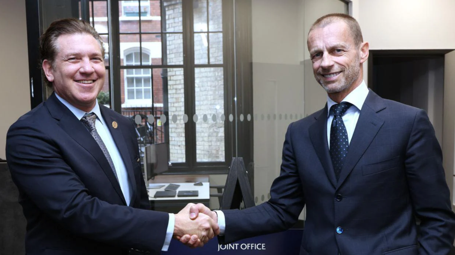 Alejandro Domínguez, left, and Aleksander Čeferin opened the office in London ©UEFA