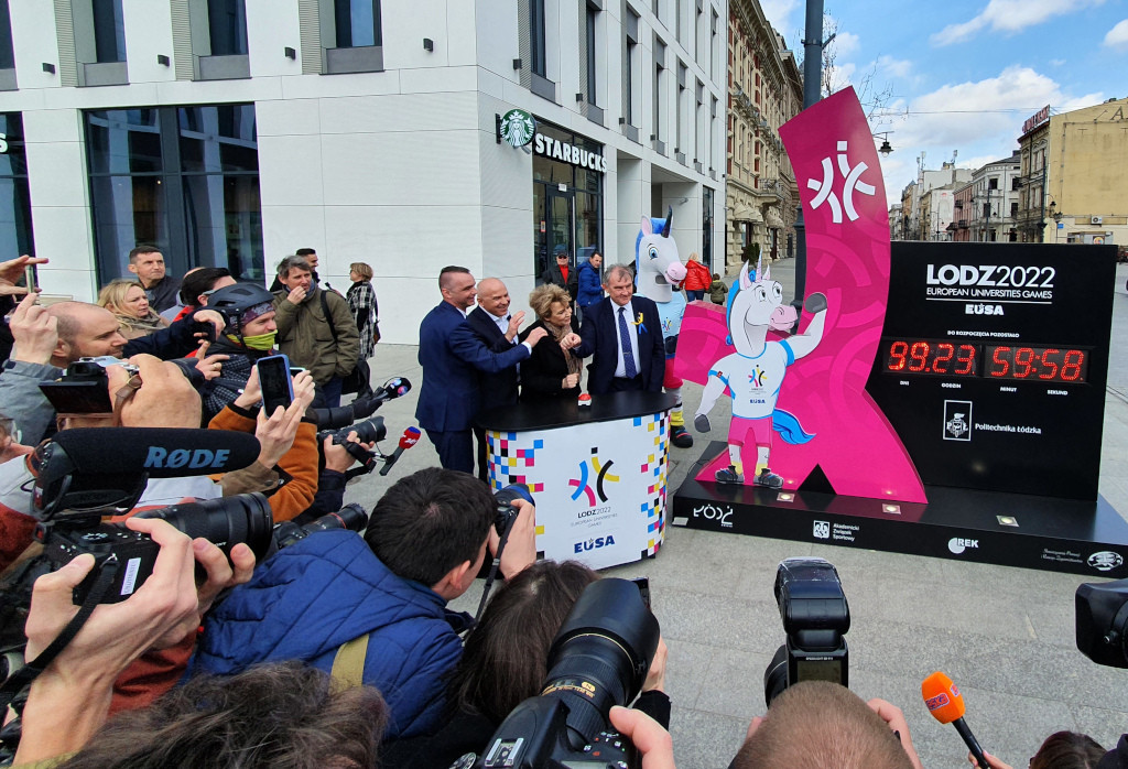 A countdown clock was unveiled at the centre of Łódź in Poland to mark the 100 days to go milestone for the 2022 European University Games ©EUSA