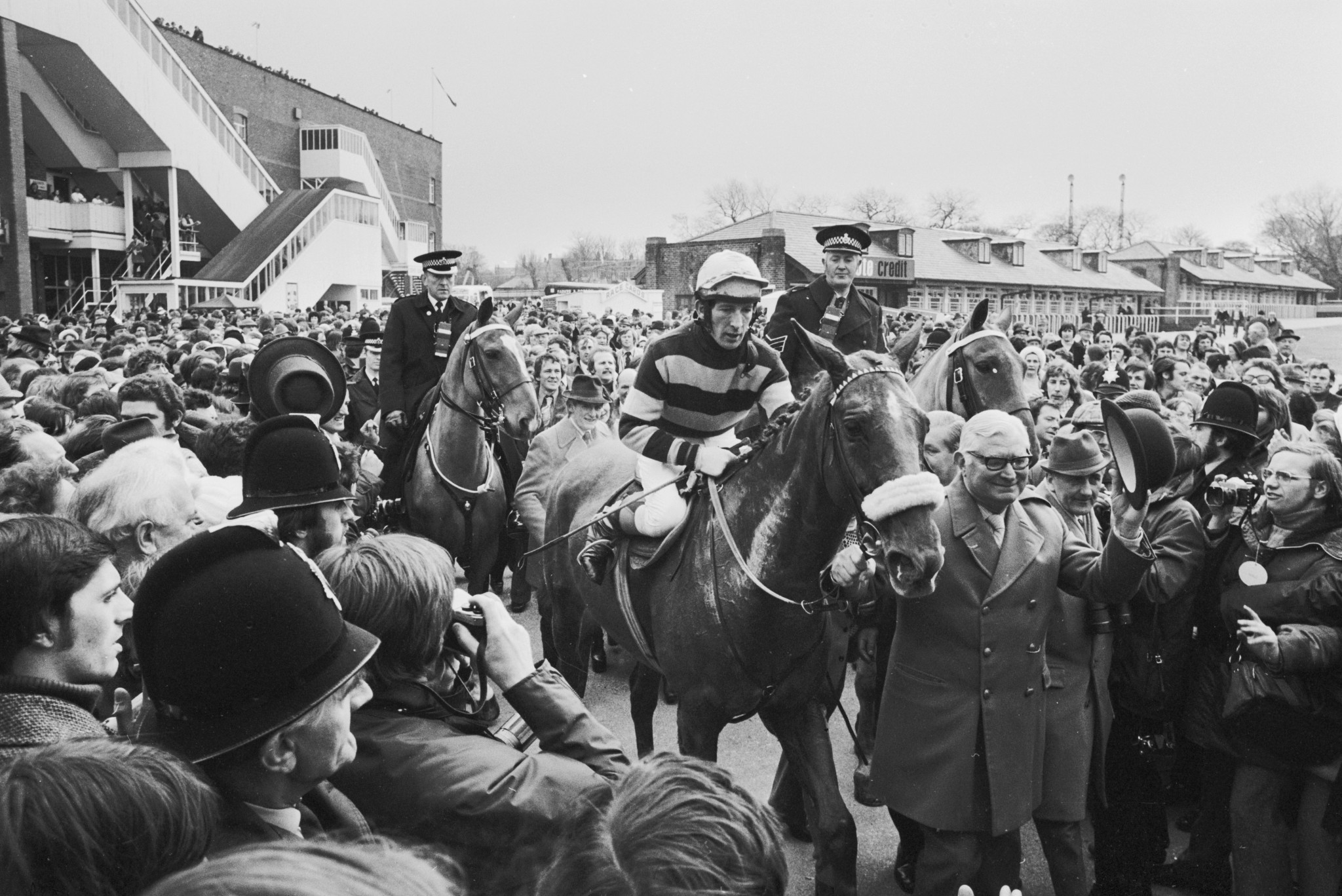 Freddy Guest's son Raymond, leading horse, won the 1975 Grand National with L'Escargot ©Getty Images