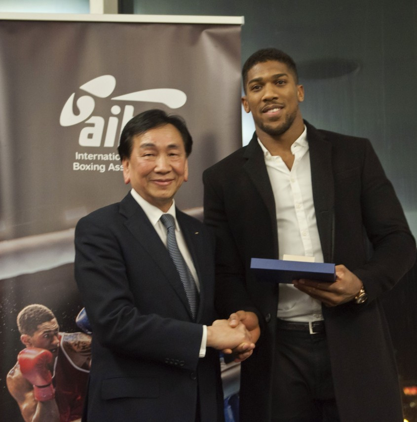 AIBA President Anthony Joshua met Anthony Joshua, the Olympic super heavyweight gold medallist at London 2012, in Manchester and explained his idea to allow professionals to compete at Rio 2016 ©AIBA