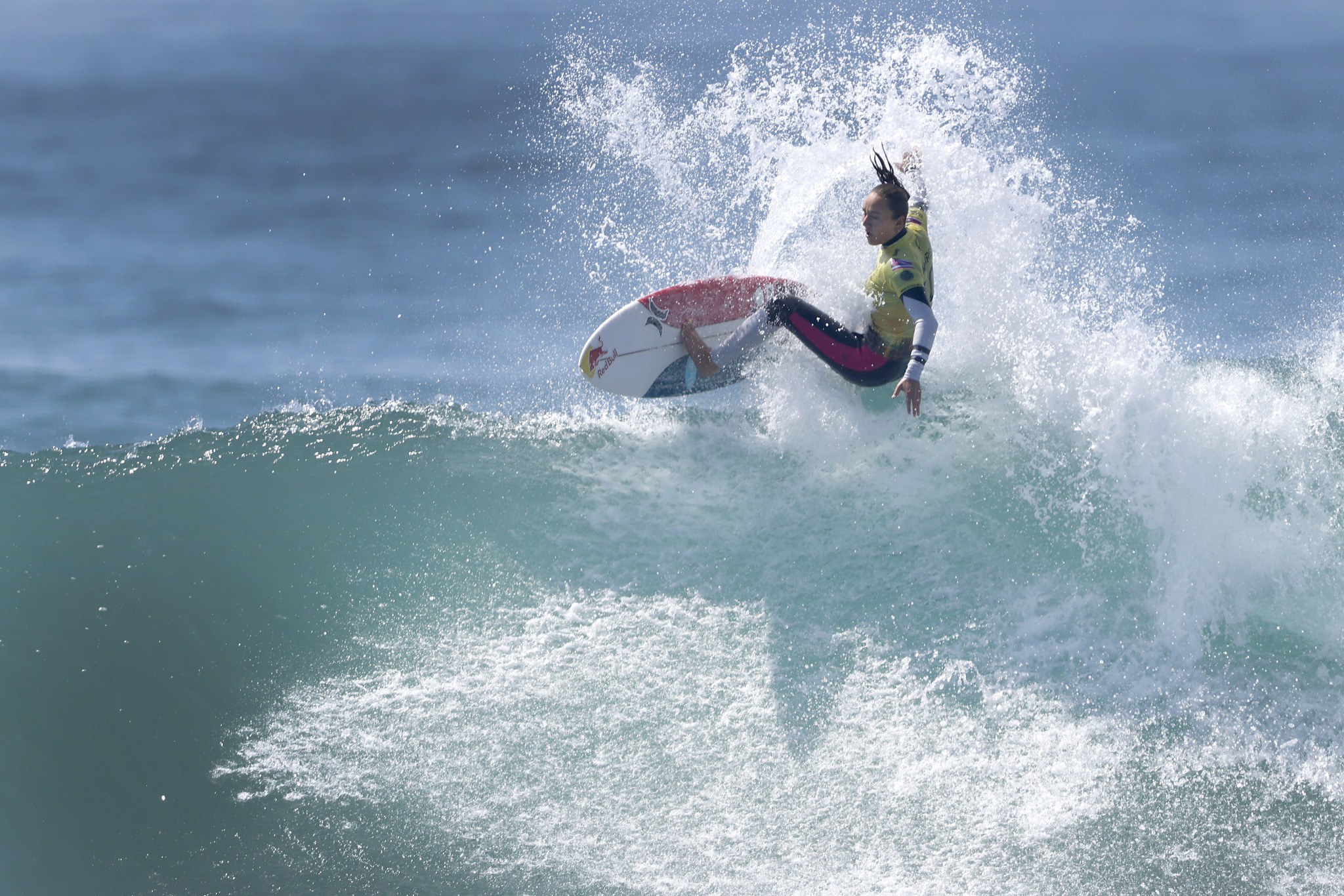 Defending champion Moore defeats Spencer to reach last eight of World Surf League event at Bells Beach