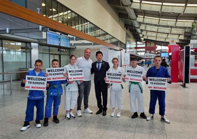 A delegation from the Kosovo Judo Federation welcomed FIG President Morinari Watanabe when he arrived in the country ©IJF