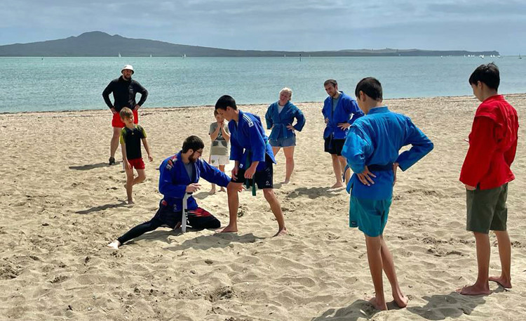 A national lockdown forced the New Zealand Sambo Federation to move its activities from indoor gyms outside to the beach ©FIAS