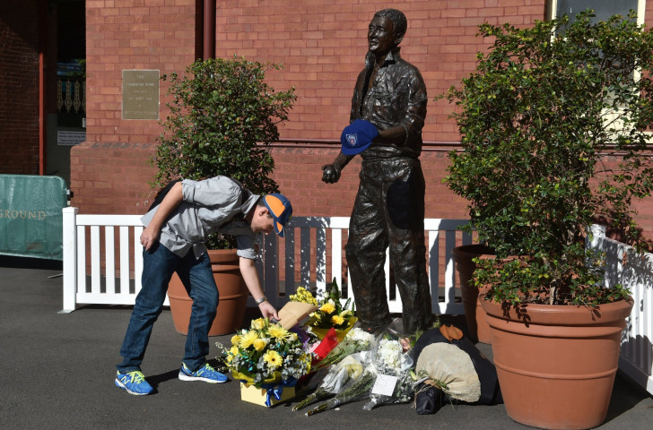 Fans have been paying tribute at Richie Benaud's statue outside the Sydney Cricket Ground