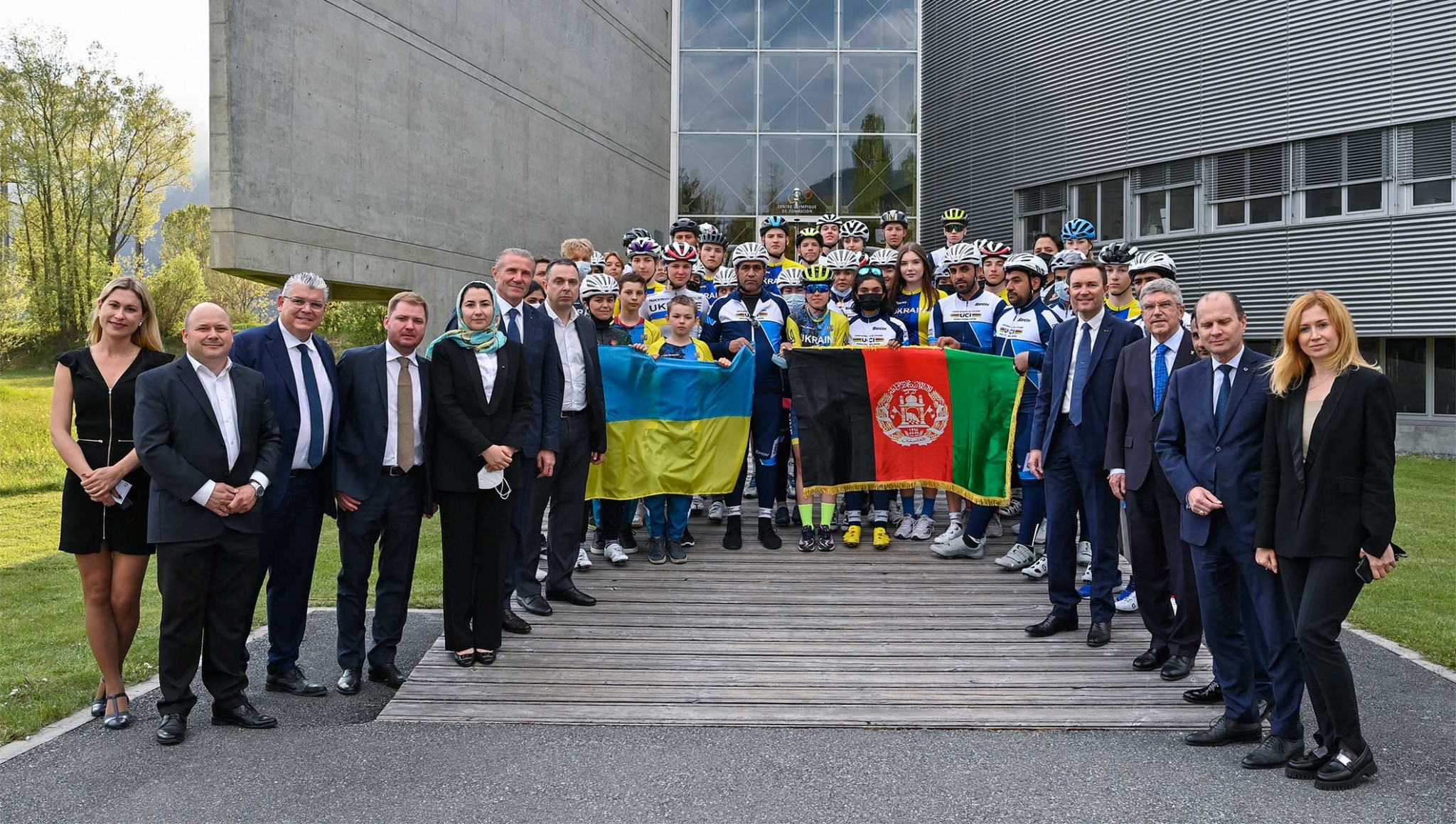 IOC President Bach visits Ukrainian and Afghan athletes at UCI World Cycling Centre