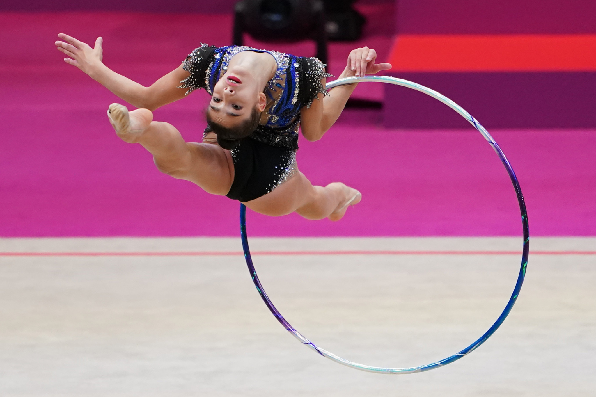 Italy's Sofia Raffaeli took the hoop lead with 33.000 points at the Rhythmic Gymnastics World Cup in Baku ©Getty Images