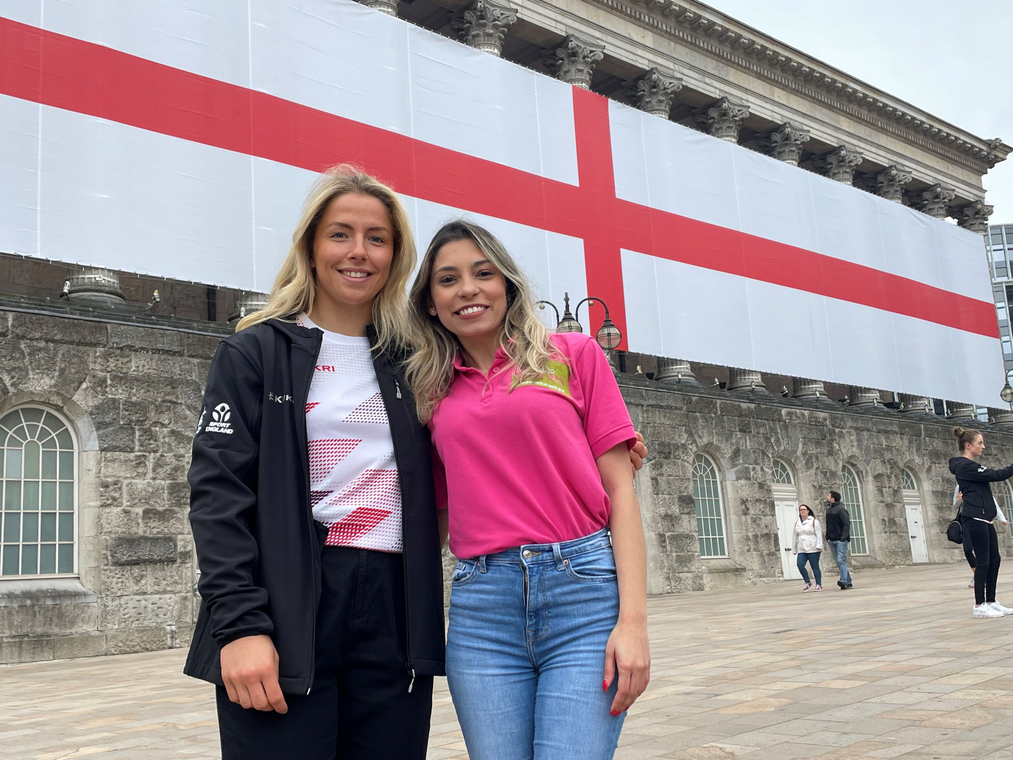 Editorial intern Leticia Bila met with judoka Kelly Petersen-Pollard during today's unveiling of a giant England flag ©ITG