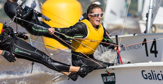 Camille Lecointre and Helene Defrance maintained their overall lead at the 470 World Championships ©ISAF/Matias Capizzano
