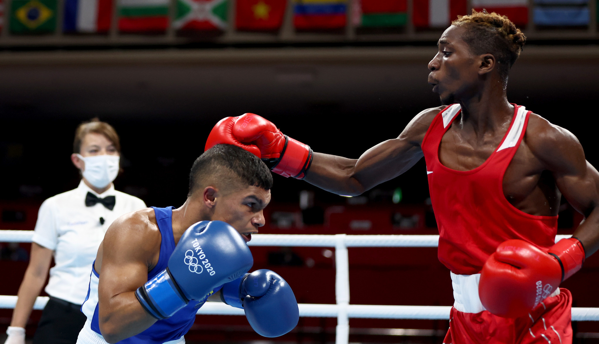 Alex Winwood, left, competed at the Tokyo 2020 Olympics but lost in the round of 32 to Zambia's Patrick Chinyemba ©Getty Images