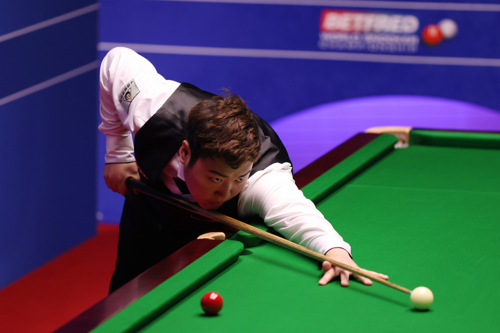 Yan Bingtao produced an impressive second session to level his World Snooker Championship quarter-final against Mark Williams ©Getty Images