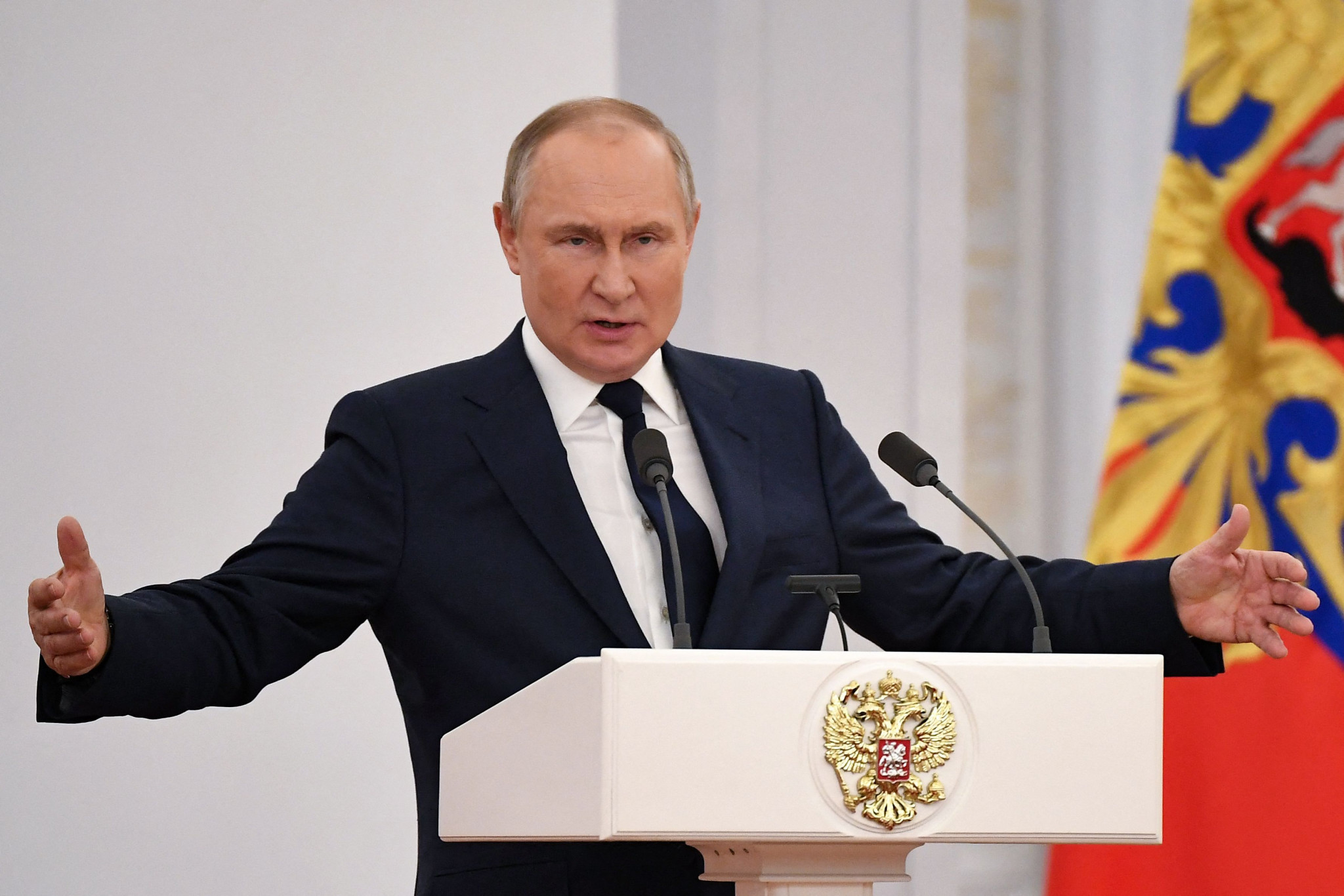 Putin claims Russia open to hosting sports events "without discrimination"