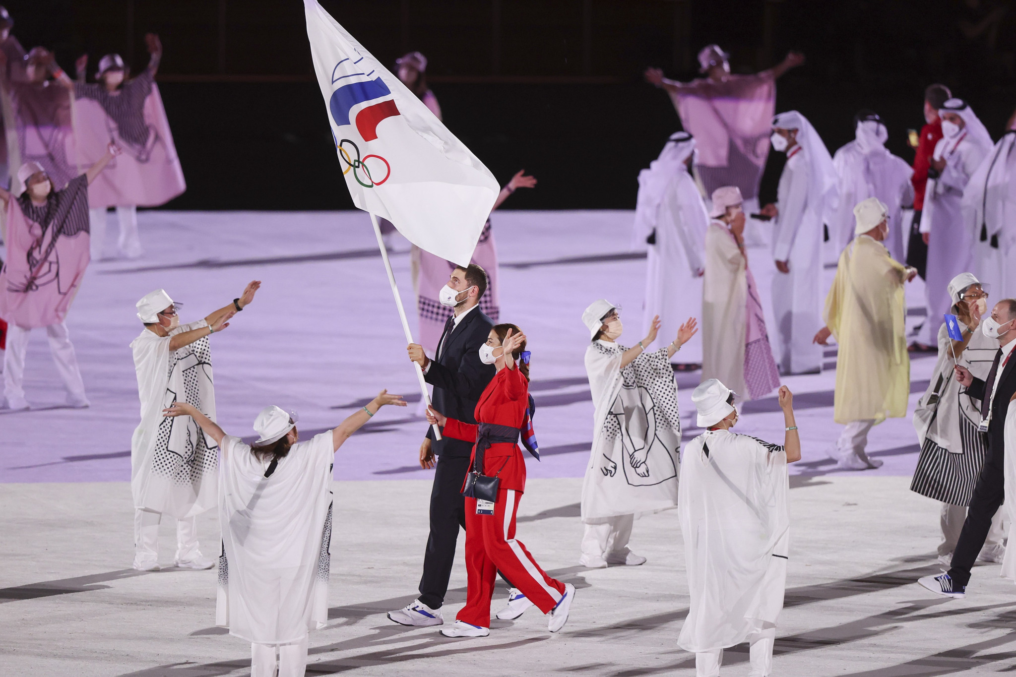 Sofya Velikaya carried the ROC flag into the Olympic Stadium at the Opening Ceremony of the Tokyo 2020 Olympics ©Getty Images