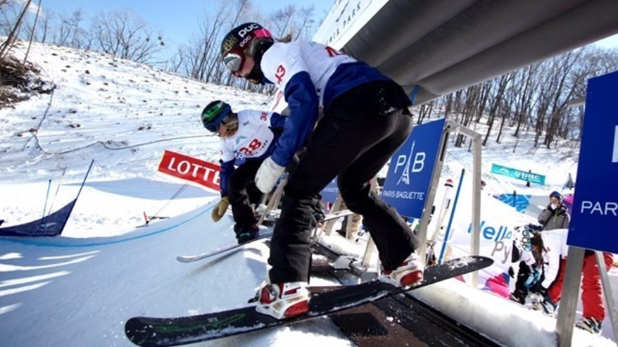 Female competitors training in Pyeongchang ahead of the cancellation of the snowboard cross qualifier ©FIS
