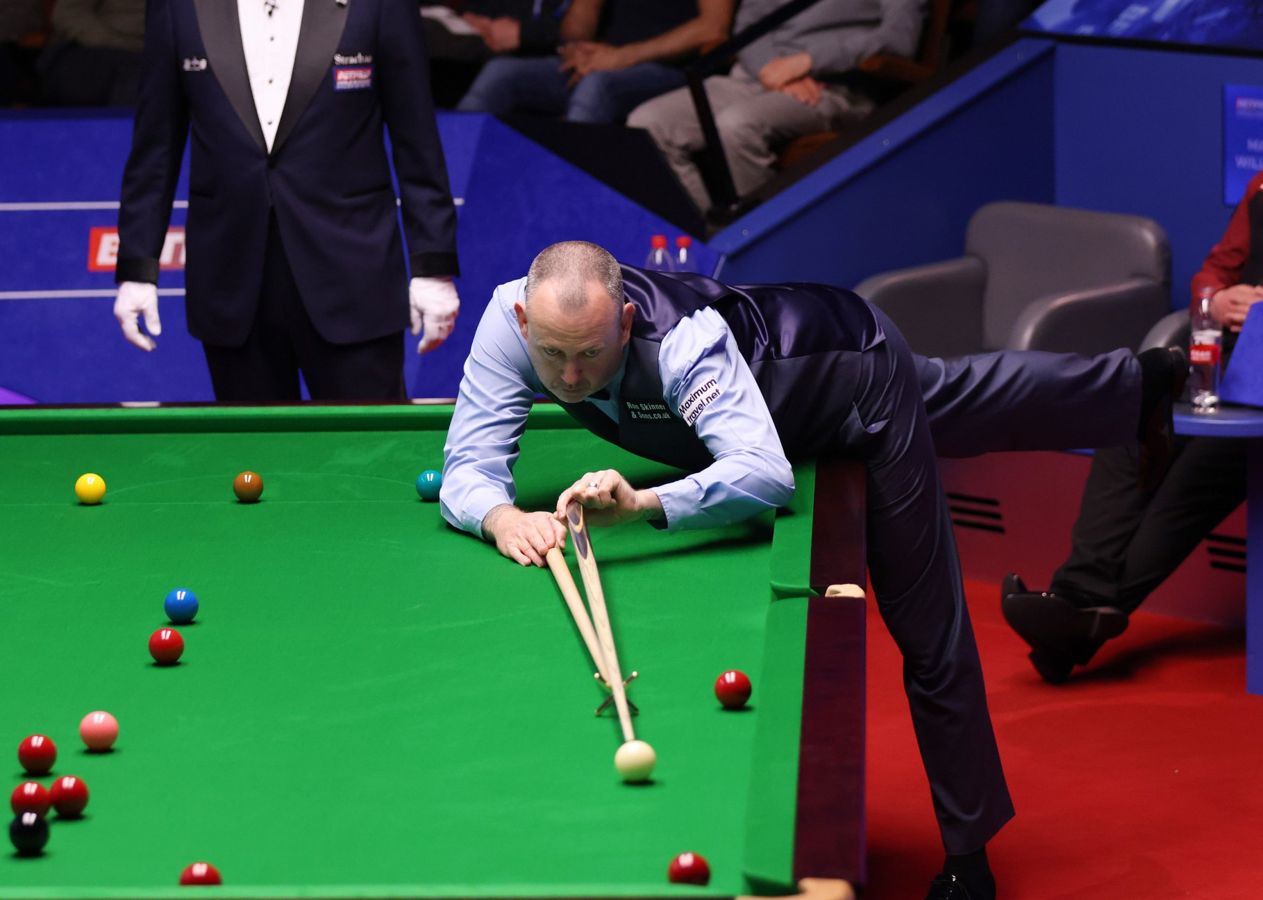 Williams fights back in World Snooker Championship semi-finals as O'Sullivan hits the front