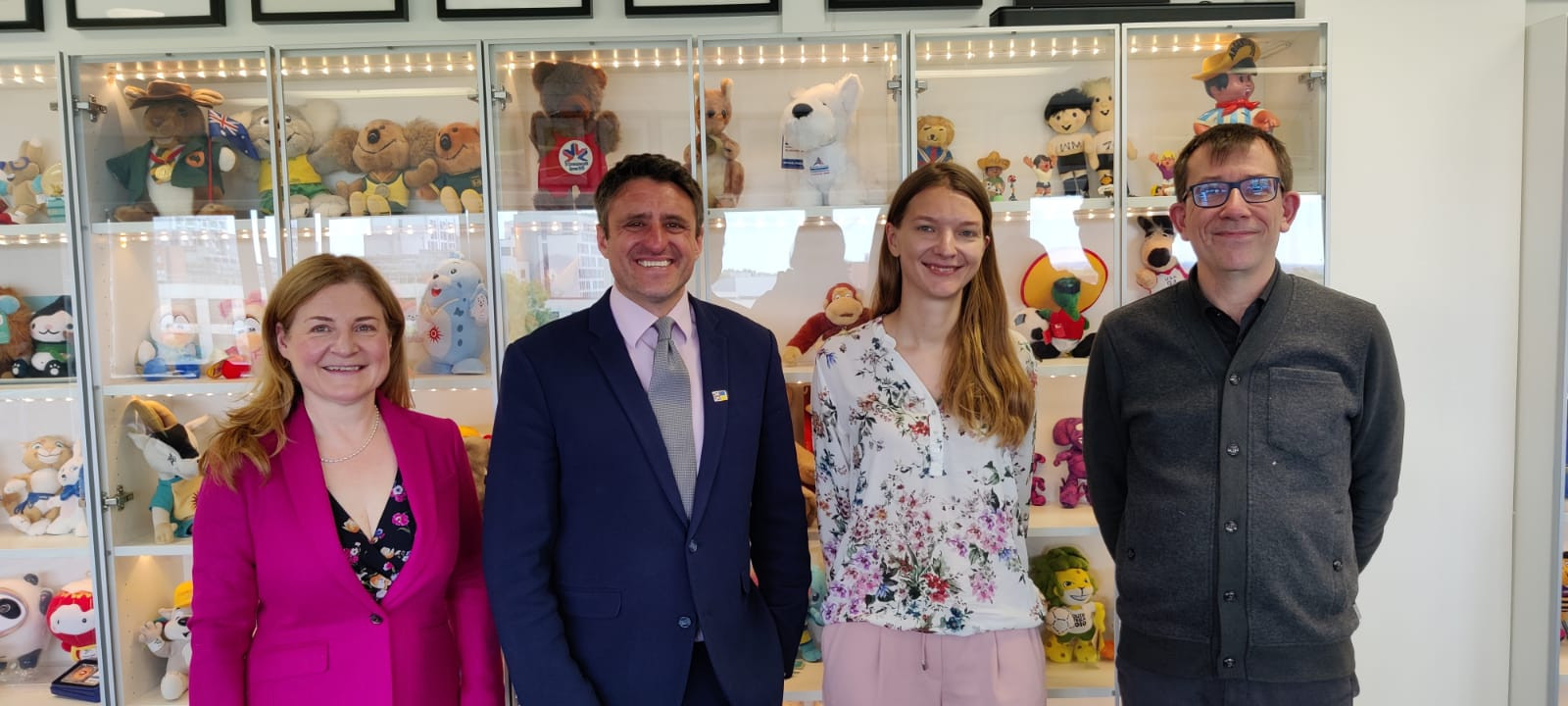 Lidia Vynogradna, second right, pictured at the insidethegames office with, from left, managing director Sarah Bowron, Milton Keynes North MP Ben Everitt and editor Duncan Mackay ©ITG
