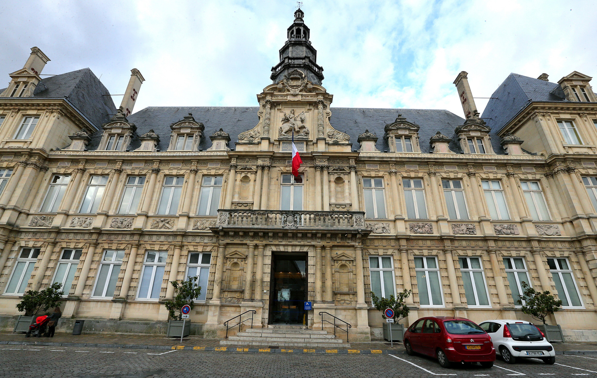 The British Olympic Association's agreement to have Reims as a training base prior to Paris 20204 was finalised at the City Hall ©Getty Images