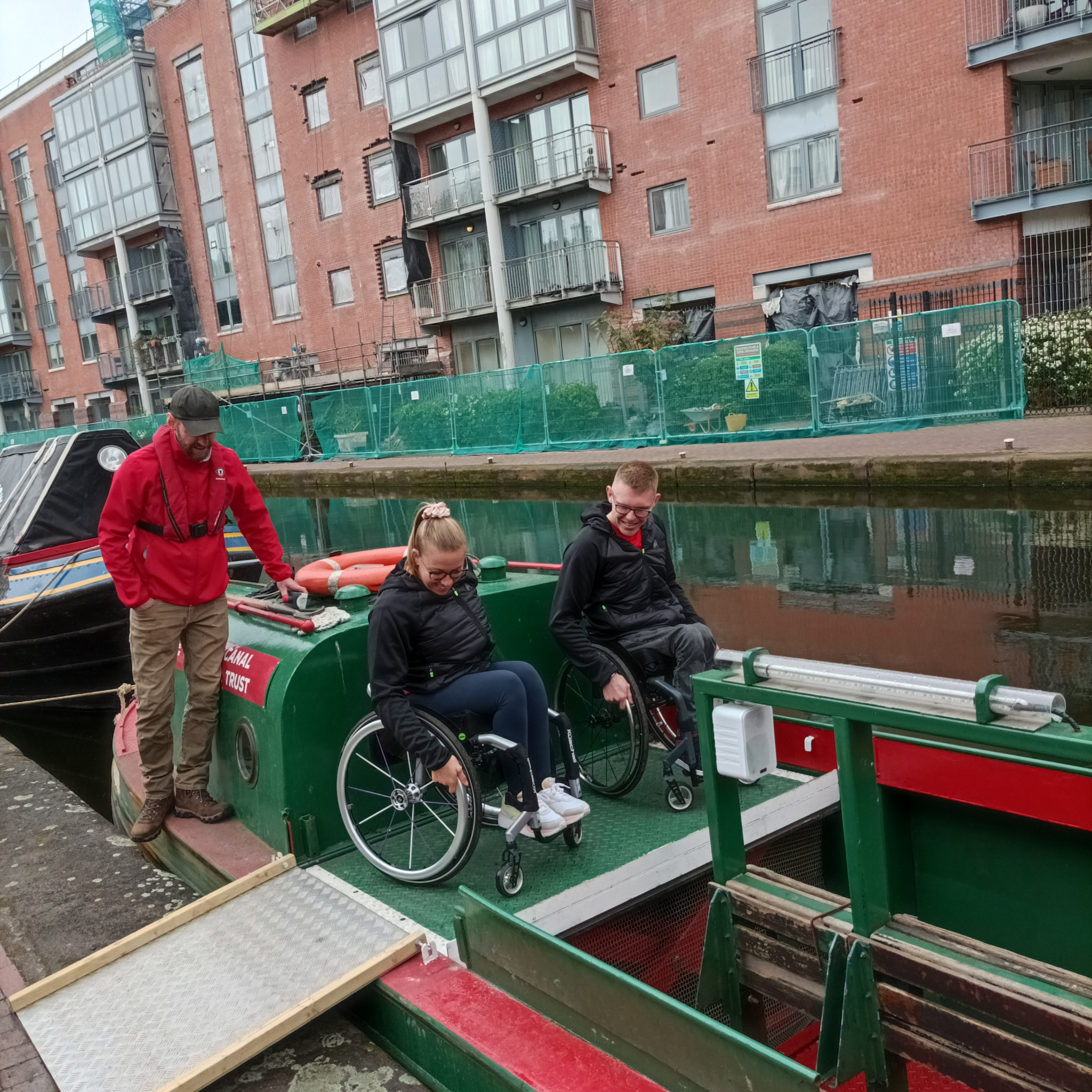 Hannah Cockroft and Nathan Maguire inspected one of Birmingham's narrowboats today ©ITG