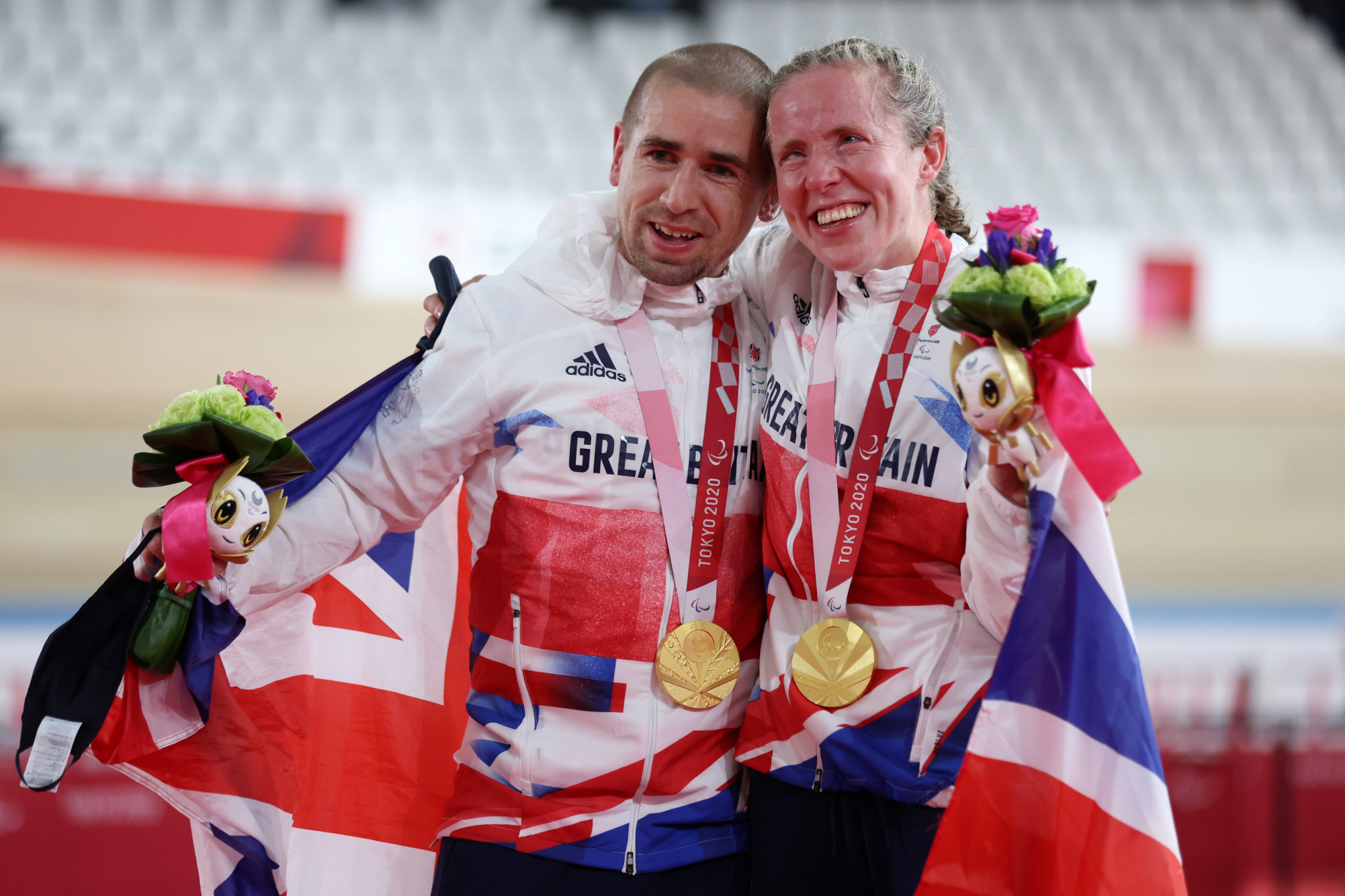 Husband and wife Neil and Lora Fachie each secured Paralympic track cycling golds at the Izu Velodrome in Tokyo ©Getty Images