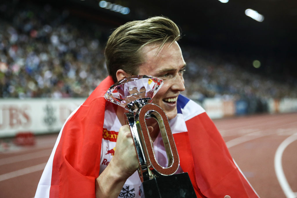Norway's Olympic 400m hurdles champion and world record holder Karsten Warholm displays his Diamond Trophy after last summer's single event Final in Zurich ©Getty Images