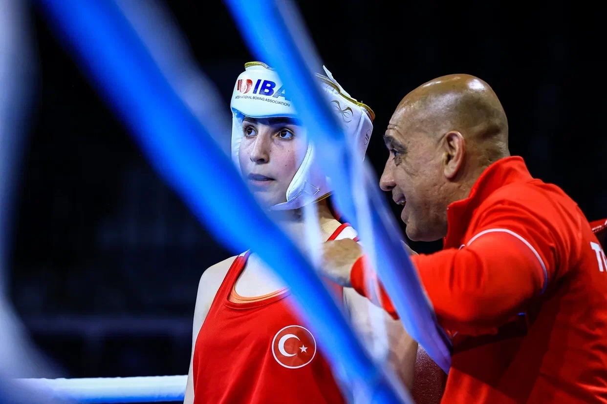 Turkey's Esra Özyol won the hosts' opening bout in Istanbul ©IBA