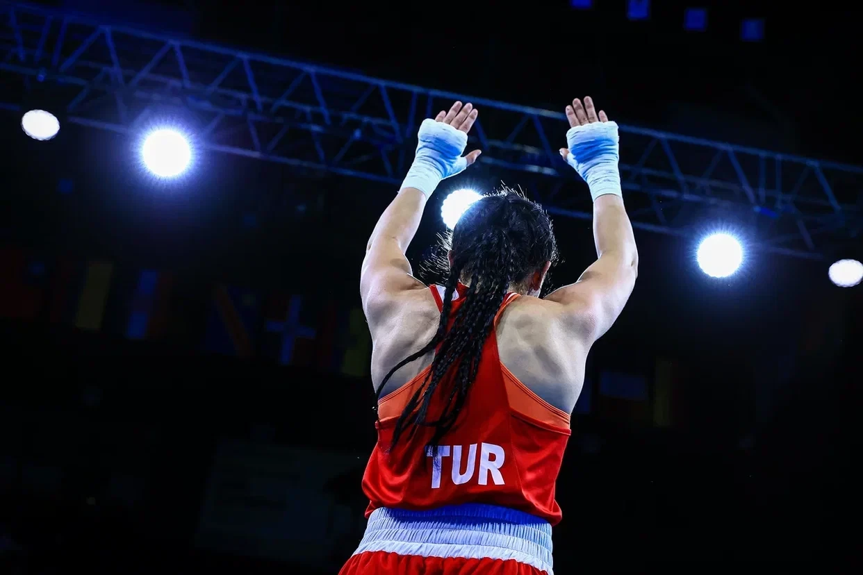 Esra Özyol won Turkey's opening bout in front of a home crowd in Istanbul ©IBA