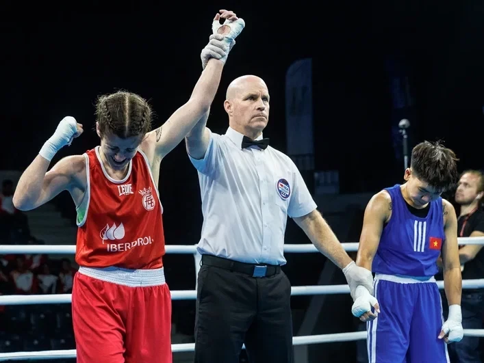 Marta Lopez Del Arbol, left, won Spain's first match at the World Championships ©IBA