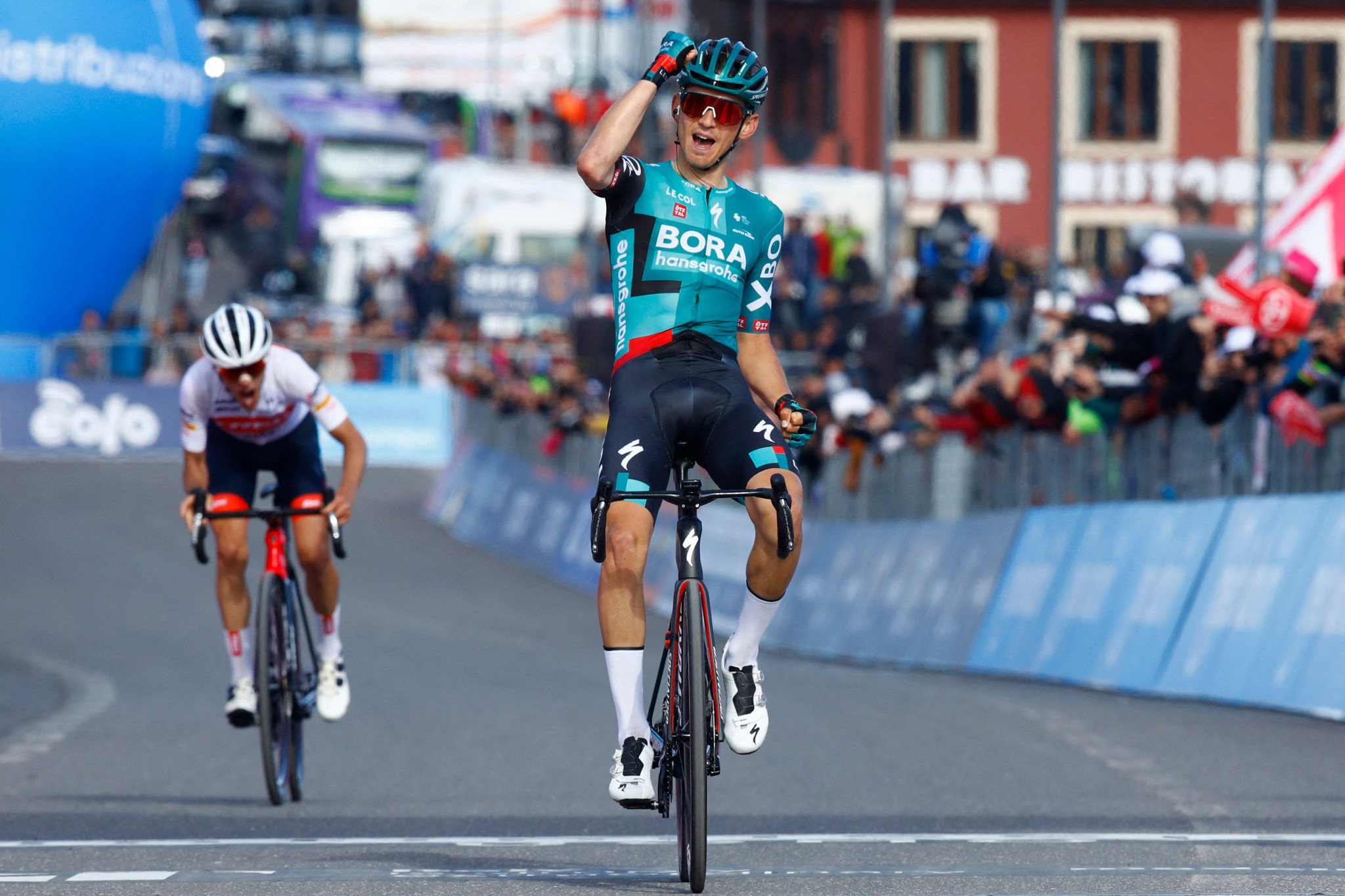 Kämna wins stage four and López takes overall lead at Giro d'Italia