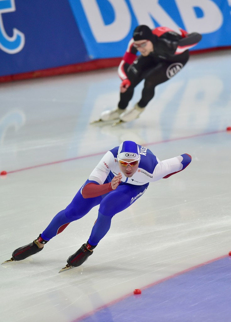 Kulizhnikov and Richardson-Bergsma lead at halfway point of ISU World Sprint Championships