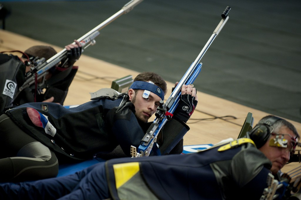 Sergey Kamenskiy (centre) won the men's 10m air rifle title ©Getty Images