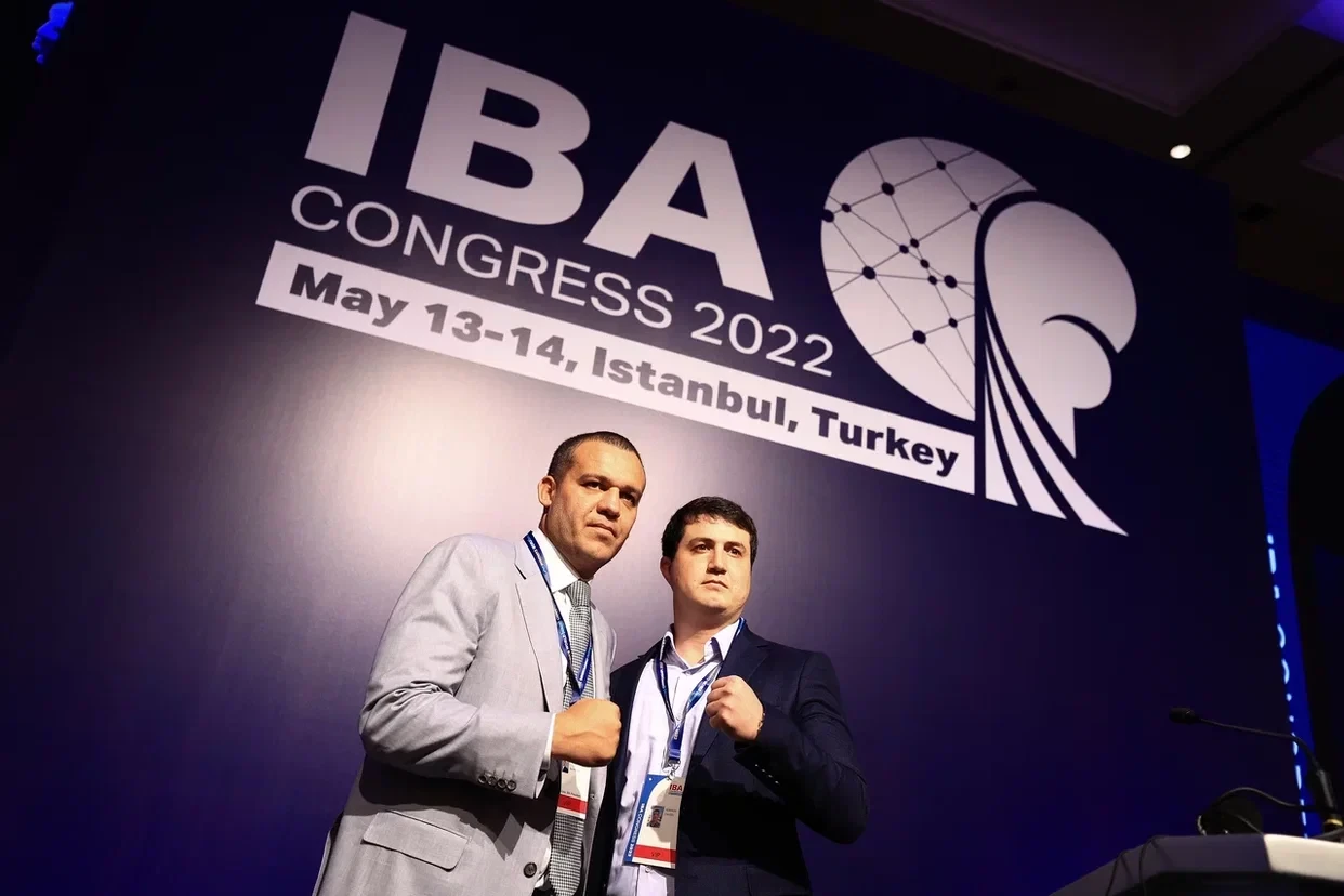 IBA President Umar Kremlev poses for photos after the Extraordinary Congress ©IBA