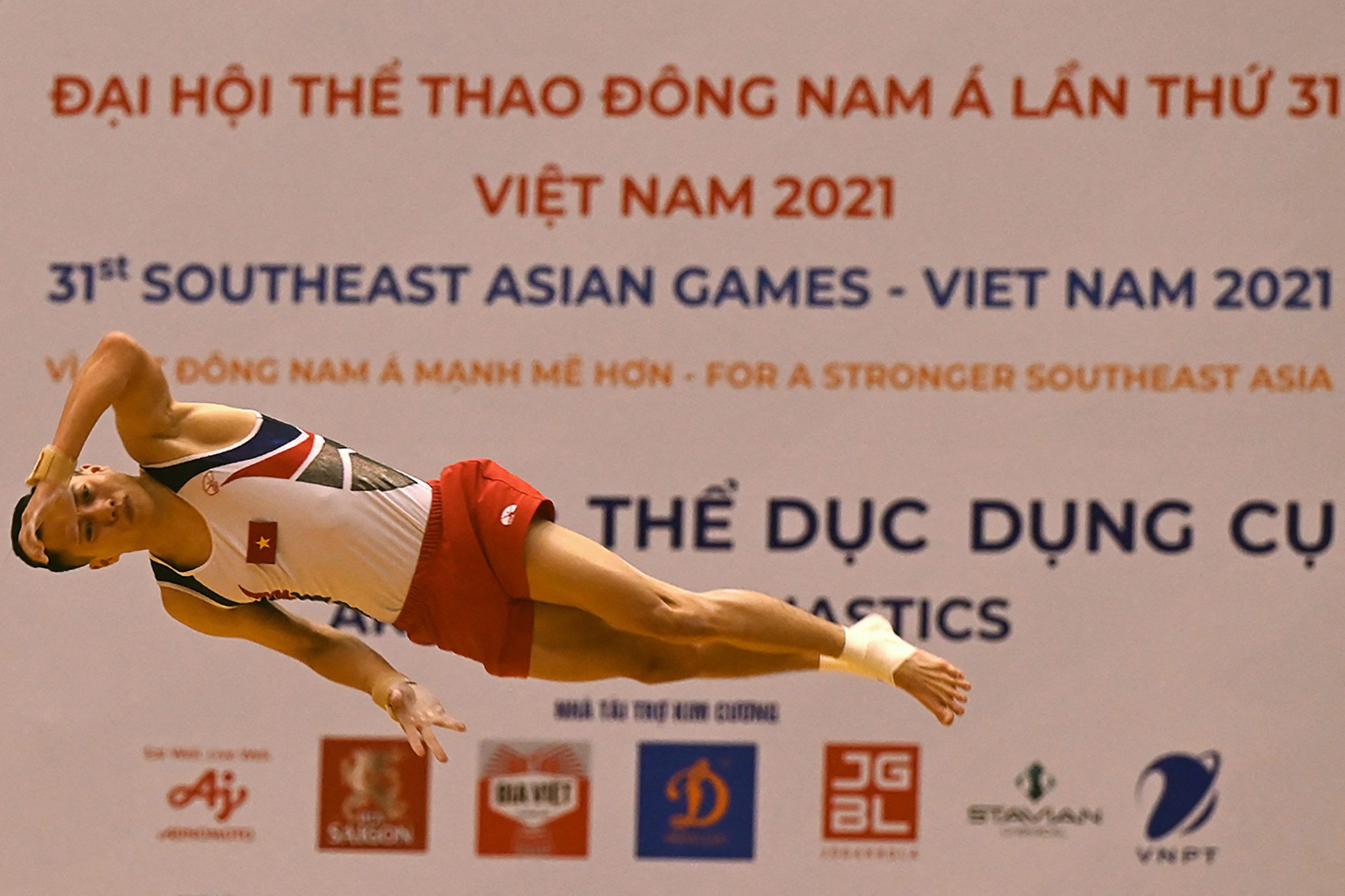 Vietnam gymnast earns home gold at Southeast Asian Games