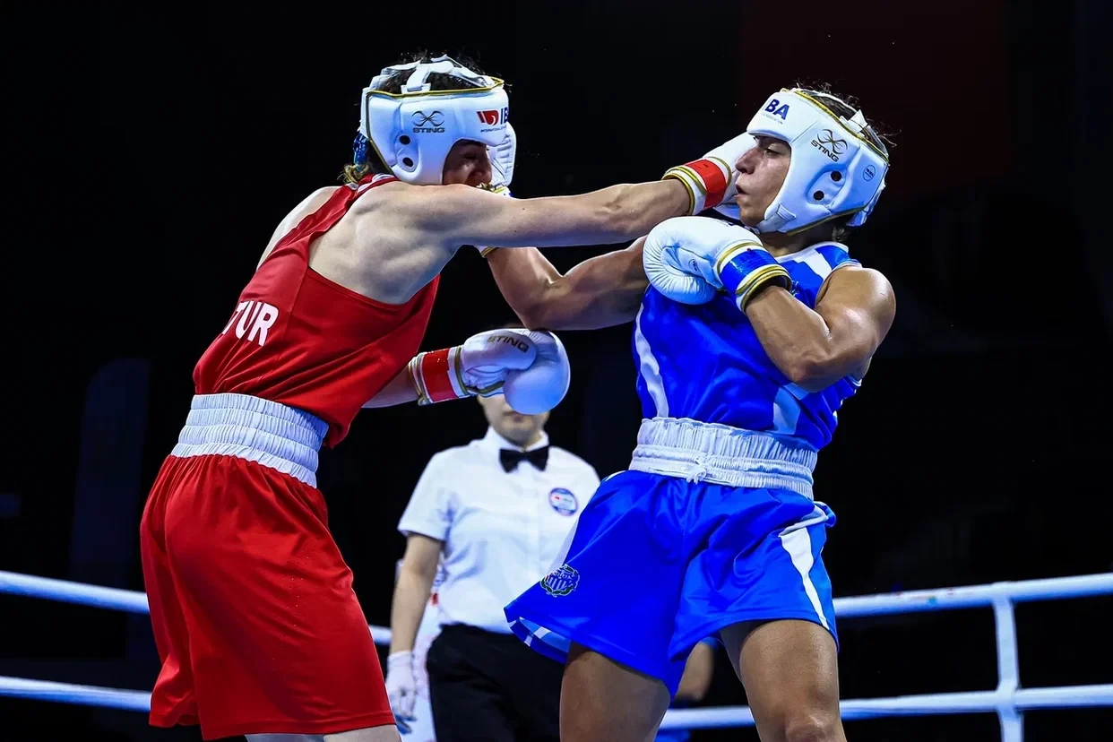 Greece's Olga Papadatou defeated Turkish boxer Gizem Özer ©IBA