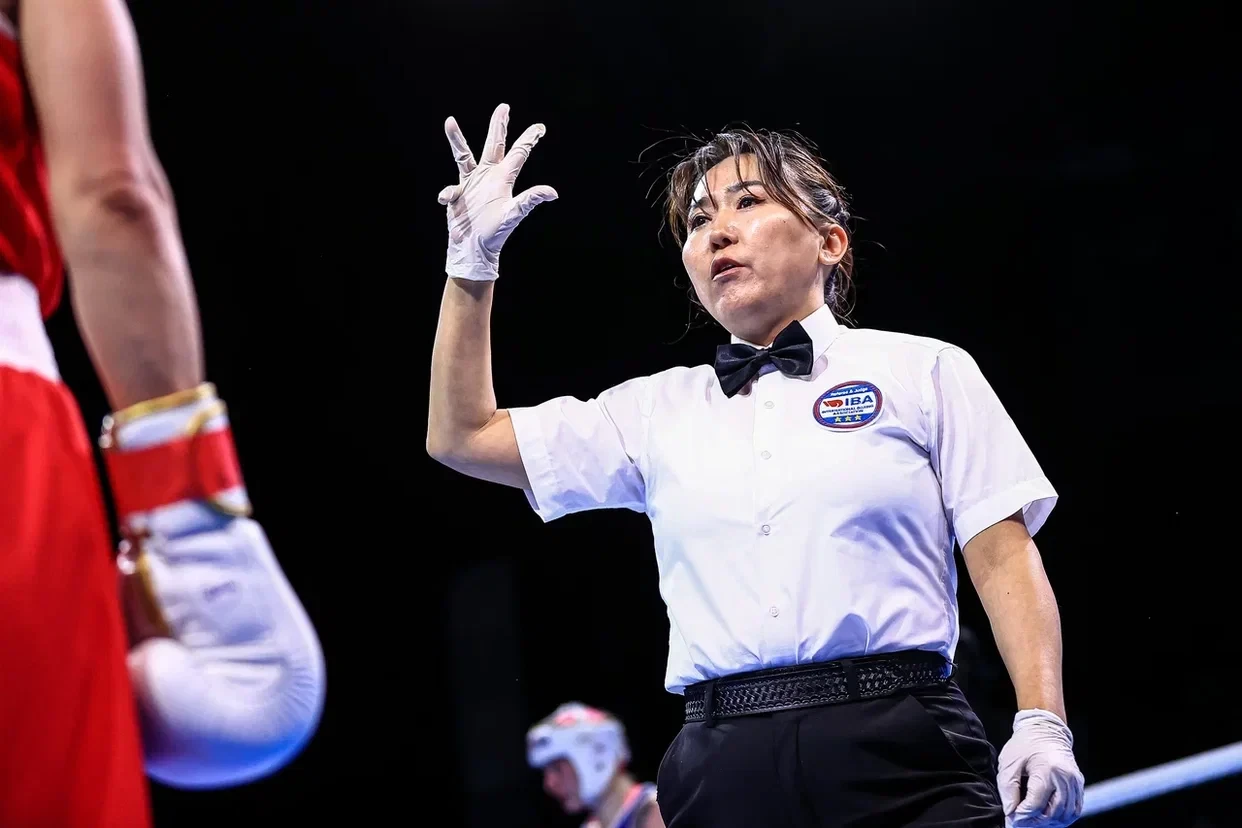 Serbian Jelena Janicijevic received a referee's count before going on to lose unanimously to Amy Broadhurst from Ireland ©IBA
