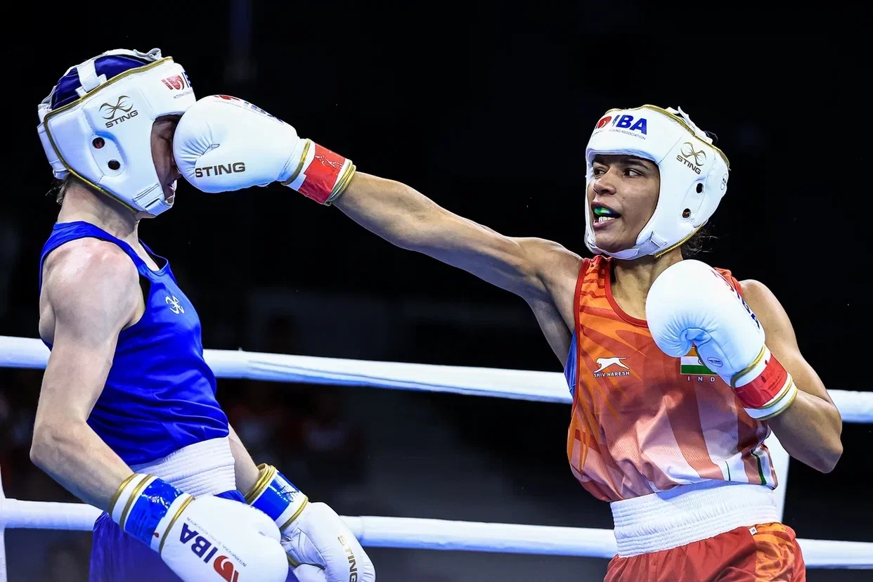 India's Zareen Nikhat defeated Charley Davison from England in the under-52kg quarter-finals ©IBA