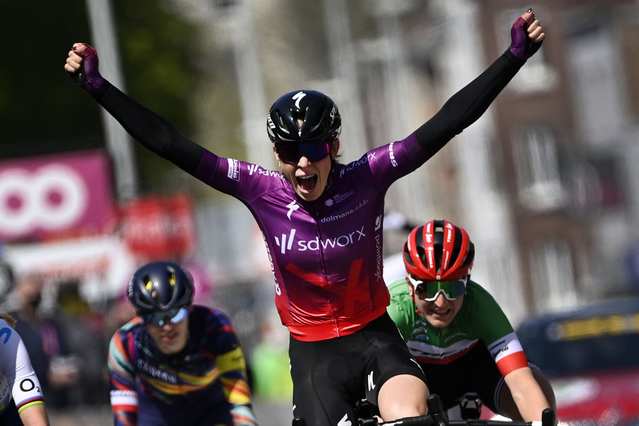 Vollering secures final stage of Vuelta a Burgos Féminas as Labous wins overall title